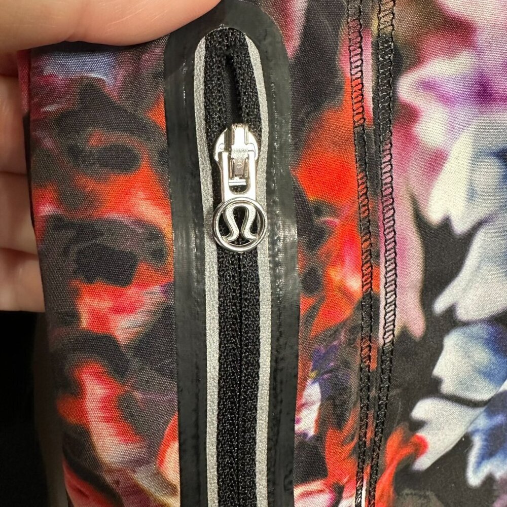 Lululemon Run Get Up And Glow Jacket Spring Has S… - image 5